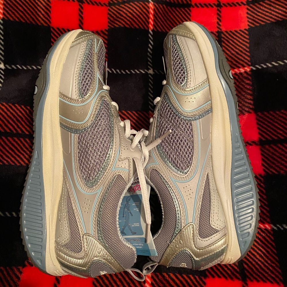 VTG Skechers Shape-ups Women's Silver Sneakers size 8.5 NIB - Picture 9 of 10
